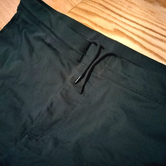 NWT. Nike Essentials Sportswear reflective utility pants - Picture 4 of 14